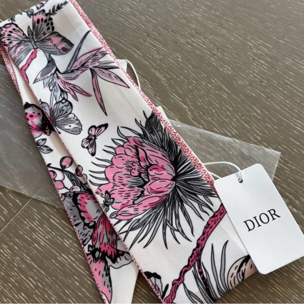 New in box, Christian Dior Pink and White Floral Tilly Scarf - Picture 2 of 4